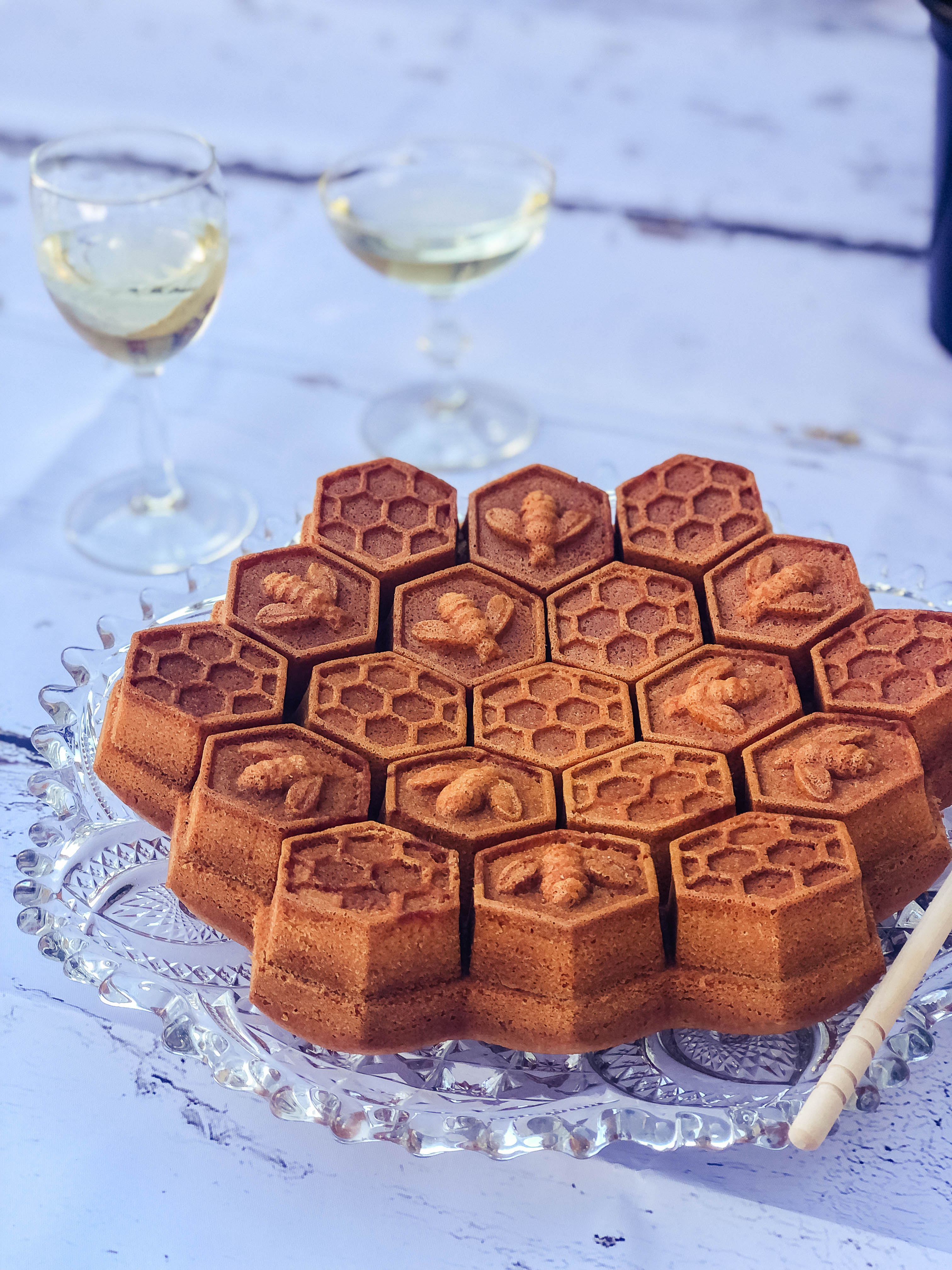 Honeycomb Cake with wine